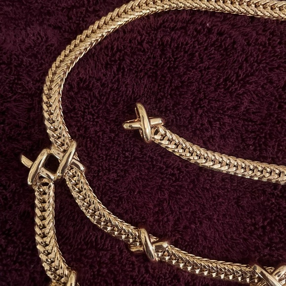 🚫SOLD🚫 Vintage St. John Gold Tone Belt. Very Heavy With No Signs Of Wear! - Picture 3 of 6